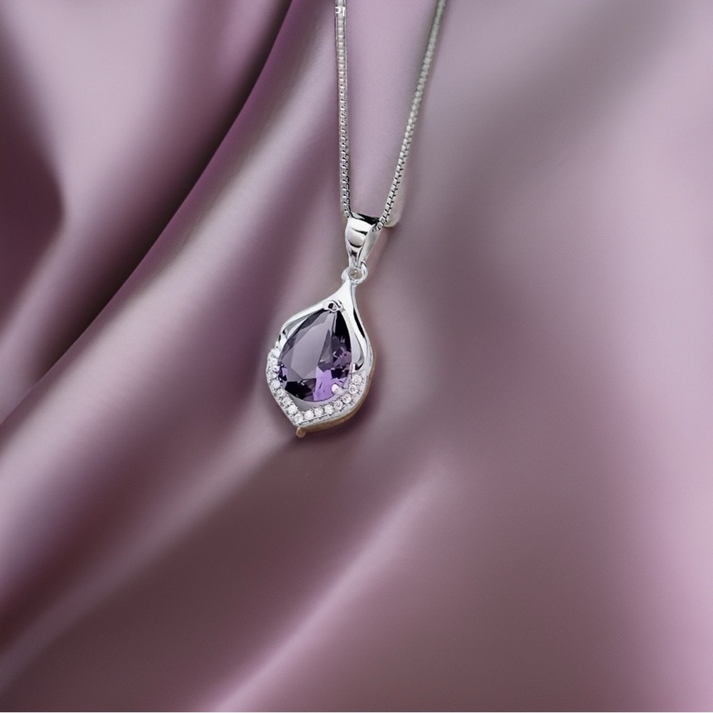🌷Beautiful Purple Faux Diamond Necklace